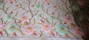 Tela de algodón con cuentas a mano elegante de la mejor calidad con diamantes de imitación y perlas para ropa de novia y de noche disponible al mejor precio - Product Image 6