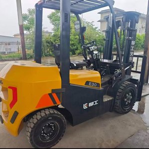 Powerlift 2.5 Ton Diesel Counterbalance <b>Forklift</b> 4X4 Seated Operation Indoor Use. - Product Image 4