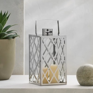 Lanterne décorative en acier inoxydable avec design géométrique pour une utilisation intérieure et extérieure Look moderne Construction durable - Product Image 3
