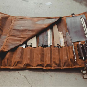 กระเป๋าใส่มีดทำมือสุดหรู ผ้าใบหนัง พับได้ สะดวกสบาย ป้องกันกลิ่น สำหรับเชฟ จัดระเบียบมีดทำครัว ใช้สำหรับเดินทางและในครัว - Product Image 1