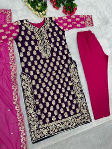 Costume de créateur, nouveau style élégant, en faux georgette lourd avec sequins chinois et broderies, haut avec pantalon en soie de beurre et dupatta - Product Image 2