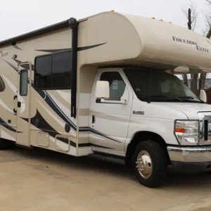 Autocaravana T-H-O-R RV MOTORCOACH 28H USADA de 2015 Lista para la Venta - Product Image 1