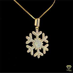 Colgante de copo de nieve helado hecho en plata 925 adornado con diamantes de moissanita brillante para el regalo de cumpleaños y Navidad - Product Image 3