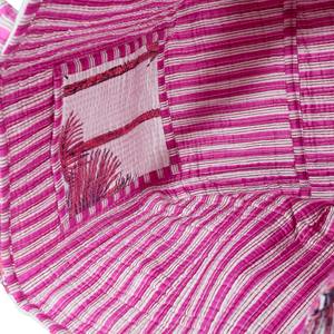 Bolsa de Mano Acolchada de Algodón con Estampado Tropical Hecha a Mano en India, Bolsa de Compras - Product Image 4