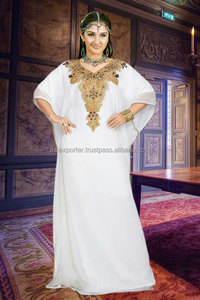 Caftán de Moda Estilo Omaní para Mujer con Impresionante Trabajo de Cuentas Brillantes en la Parte Delantera - Product Image 2