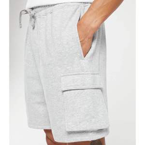 Short cargo en coton éponge français personnalisable pour homme, taille élastique, poche à rabat, vente en gros - Product Image 4