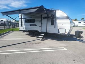 Nouveau 2025 E-a-s-t To W-e-s-t S-i-l-v-e-r L-a-k-e 1800RB - Product Image 3