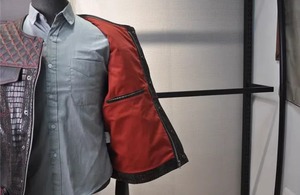 Chaleco de cuero genuino para motocicleta de invierno para hombre, chaqueta de carreras sin mangas con patrón sólido y cuello en V, chaleco informal de calle alta - Product Image 4