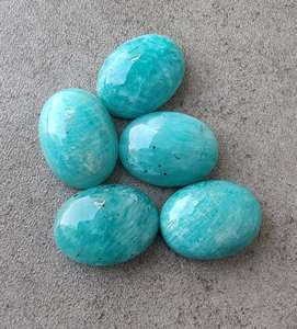 พลอยทรงวงรีทรงหลวม10X14มม. ทำด้วยมือทำต่างหูทอง18K จากอเมซอนสีฟ้าธรรมชาติ - Product Image 2