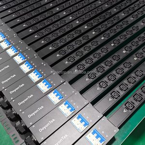 PDU triphasé 12 ports C19 à montage en rack pour la distribution d'énergie des centres de données, destiné aux armoires de serveurs et aux équipements réseau - Product Image 4
