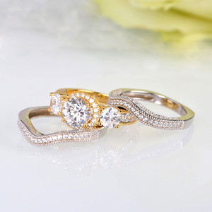 Anillo de Compromiso Jeulia de Plata de Ley Chapado en Rodio con Tres Lados con Incrustaciones de Circonitas Redondas - Product Image 5