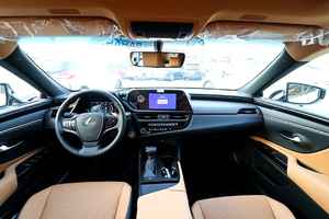 LEXUS ES-SERIES-350 2025 NEUF 0KM 300-399HP 5 CYLINDRES 5 PLACES TRANSMISSION AUTOMATIQUE - Product Image 2