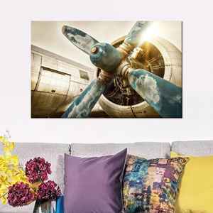 Toile imprimée : motif hélice d'avion pour la décoration moderne de la « grotte » masculine, encadrée. - Product Image 1