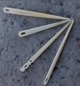 Aguja de Hueso Pulida Ecológica con Forma de Animal para Manualidades Tradicionales de Crescent Crafts - Product Image 5