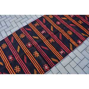 Tapis Kilim vintage 3,5x13 pieds (107x396 cm), tapis turc à bordures noires - Product Image 5