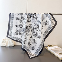 Foulard carré élégant en satin de soie artificielle à imprimé floral vintage pour femme, motif rose, écharpe de cou, foulard pour cheveux, châle tendance