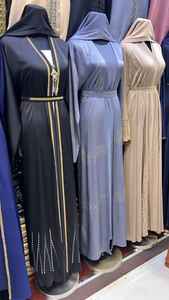 เสื้อผ้าอิสลามสีดำแบบดั้งเดิมสำหรับผู้หญิง2024ดูไบอาบายาทำมือพร้อมกางเกงขายาวสีดำสวยงาม - Product Image 3