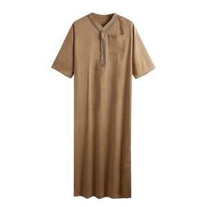 Túnica Musulmana de Manga Corta Color Marrón Claro para Hombre, Cuello en V, Detalles Bordados, Jubba Islámica, Kandura, Dishdasha, Ropa Árabe de Verano - Product Image 2