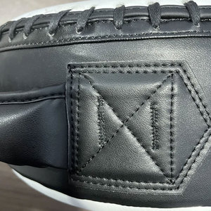 Bouclier de boxe en cuir PU de vachette de haute qualité avec logo personnalisé, unisexe, couleur personnalisable, protection pour joueurs sportifs, vente en gros - Product Image 6