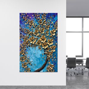 Impresión en lienzo de flor dorada: elegante arte botánico abstracto, estirado sobre lienzo. - Product Image 1