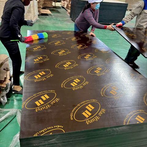 Vietnamese Factory's Best Price Eco-Friendly 1220x2440x18mm 4X8ft Film Faced Plywood 4X8 Black Phenolic Board 15/18mm