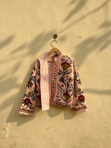 Vêtement d'hiver, broderie Suzani, velours bohème, veste de créateur de haute qualité, nouvelle collection, design floral fait main, unisexe, décontracté - Product Image 3