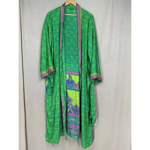 Kimono Bohemio Vintage Chic de Seda Reciclada para Mujer, Túnica de Sari para Playa, Resort, Dama de Honor, o Cubre Traje de Novia - Product Image 6