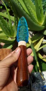 Cuchillo con Punta de Flecha Tallada en Piedra de Obsidiana Aqua, Hecho a Mano, Calidad Premium, Decoración de Altar, de Khambhat, India, por Muntaha Agate Exports - Product Image 4