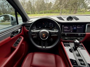 IMPRESIONANTE Po-rsc-he Ma-can GTS 2023 con Paquete Premium Plus, Transmisión Automática y Techo Panorámico Completo - Product Image 2