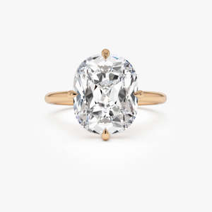 Bague de fiançailles solitaire opulente en or 14K avec diamant de laboratoire taille coussin, 5.05 carats total, couleur E-F, clarté VS, certifiée IGI - Product Image 2