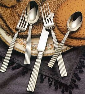 Couverts en métal en acier inoxydable au design tendance très populaires pour les registres de mariage, la décoration intérieure moderne et les cuisines de luxe - Product Image 3