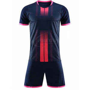 ชุดฟุตบอลฤดูร้อนปี 2025 ระบายอากาศได้ดี พิมพ์โลโก้ตามสั่ง ผลิตจากโพลีเอสเตอร์ 100% บริการ OEM สำหรับทีมฟุตบอลชาย - Product Image 1