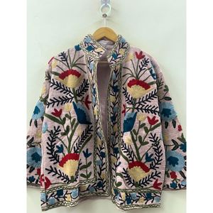 Veste en coton brodée au point de croix rose poudré, motif Jardin des fleurs errantes - Prête pour la saison printanière - Product Image 3