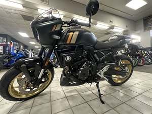 Motocicleta de Carreras de Calle y Pista de 1000cc y Cuatro Cilindros - Product Image 2