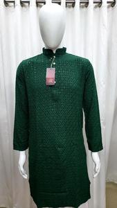 Kurta noir en tissu de coton avec des sequins et des broderies - Product Image 2