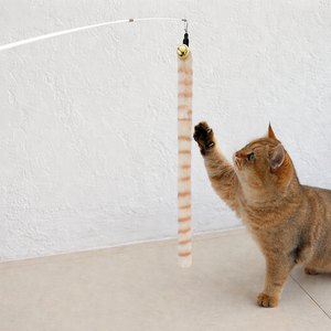 <span class=keywords><strong>Jouet</strong></span> interactif pour <span class=keywords><strong>chat</strong></span>, baguette à <span class=keywords><strong>chat</strong></span> à succès avec queue en peluche remplaçable, tige flexible extensible, poignée en bois et clochette - Product Image 4