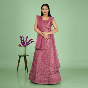 Lehenga Choli de red con bordado elaborado y delicado trabajo de hilo, con vuelo suave, ideal para fiestas de boda. - Product Image 2