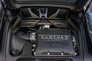 Lottuus Emira V6 First Edition 2024, Gasolina, Bajo Kilometraje - Product Image 6