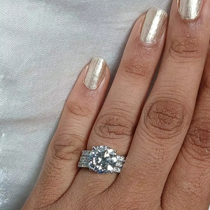 แหวนเพชรสีทอง14K สุดหรูสำหรับผู้หญิงแหวนเพชรที่ทันสมัย3วงพร้อมเพชรเจียระไนทรงกลม5.28กะรัต - Product Image 1