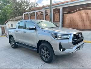 Toyota Hilux 2.8 4X4 2025, Equipamiento Completo, Listo para Enviar - Product Image 5