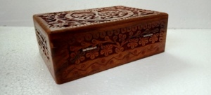 Boîtes en bois gravées arbre de vie de marque de conifères sur mesure taille 16x16 pour la revente de boîtes à bijoux par les magasins de décoration intérieure - Product Image 2