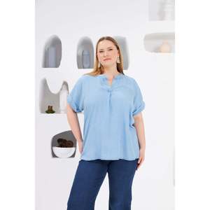 Blusa de Talla Grande con Detalle de Cuello en Azul Hielo - Product Image 4