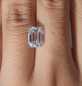 Diamantes Sueltos de Laboratorio con Corte Esmeralda Brillante de 5.00 Quilates, Color E, Claridad VS1, Certificados por GIA, Procedentes de la India - Product Image 5