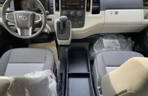 2023 Toyota HIACE HIROOF con dirección para zurdos Venta caliente Coche usado en Alemania Motor de GASOLINA Bajo kilometraje Excelente Estado - Product Image 5