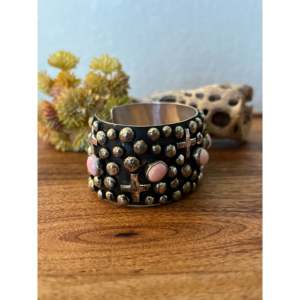 Fashion Cuff Bracelet-Chimney Butte Pink Conch Shell & Sterling Silver - Product Image 3
