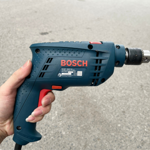 Kit de perceuse à percussion professionnelle GSB 10 RE avec moteur robuste et puissant de 500 W, compact pour travailler dans les espaces restreints et en hauteur - Product Image 2