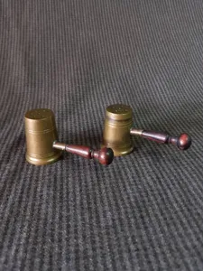 Pot à épices personnalisé pour épices et herbes dernier cri salière et poivrière en laiton pour servir - Product Image 5