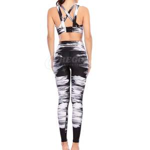 Conjunto de Yoga para Mujer, Diseño Moderno, Brasier Deportivo y Leggings de Alta Calidad Hechos en Pakistán - Product Image 3