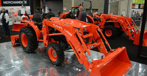 Fournisseur direct de tracteurs compacts Kubota BX2380 4WD avec chargeur frontal LA344 pour l'agriculture, l'aménagement paysager et le jardinage - Product Image 5