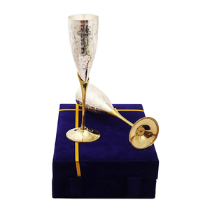 Copa de vino de acero inoxidable Eleve la decoración de su hogar con una copa de vino de lujo de acero inoxidable y latón - Product Image 5